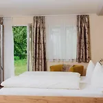 Gaestehaus Hoetzl Гостевой дом 3*