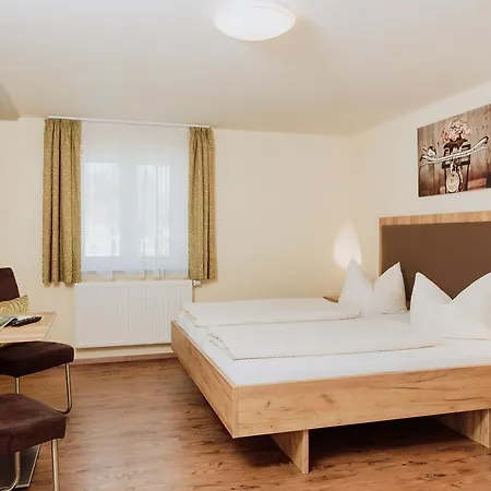 Gaestehaus Hoetzl Гостевой дом