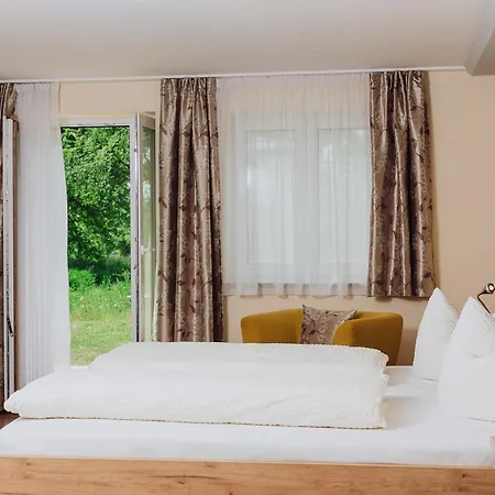 Gaestehaus Hoetzl Гостевой дом 3*